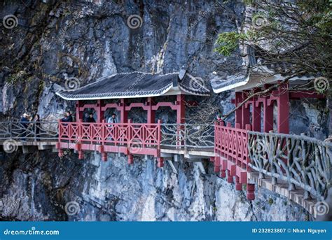  O Templo Tianmen: Uma Maravilha Arquivolta sobre Huangshi!