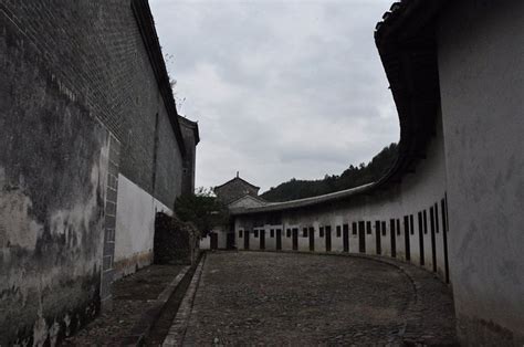 O Templo de Shixing: Uma Joia Artéfice de Pedra e História Vibrante!