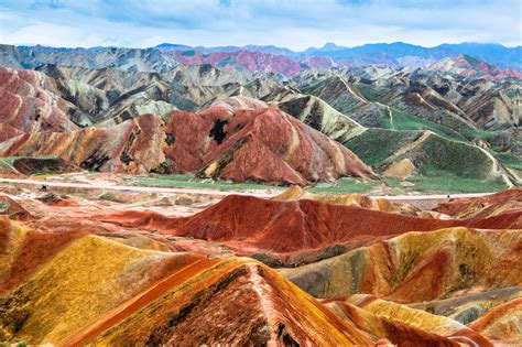  A Torre de Sino Danxia: Uma Joia Arquitetônica com Um Toque de Mistério!