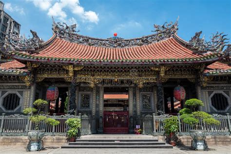  O Templo Longshan: Uma Jóia Arquitetônica Escondida em Luzhou!