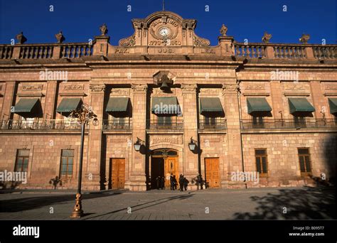 Palacio de Gobierno de San Luis Potosí! Uma Joia Arquitetônica com Afrescos Impressionantes!